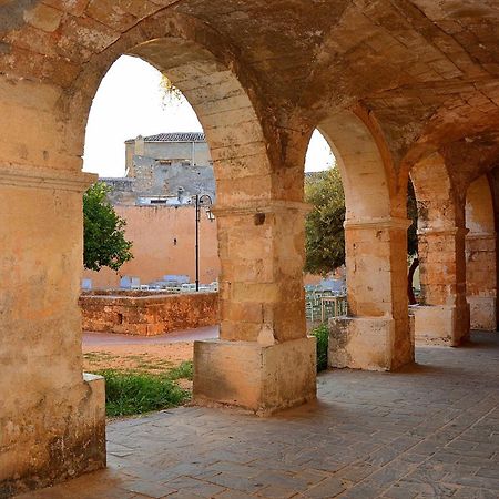 Calle Veneziana Chrissi Akti Chania Exterior foto