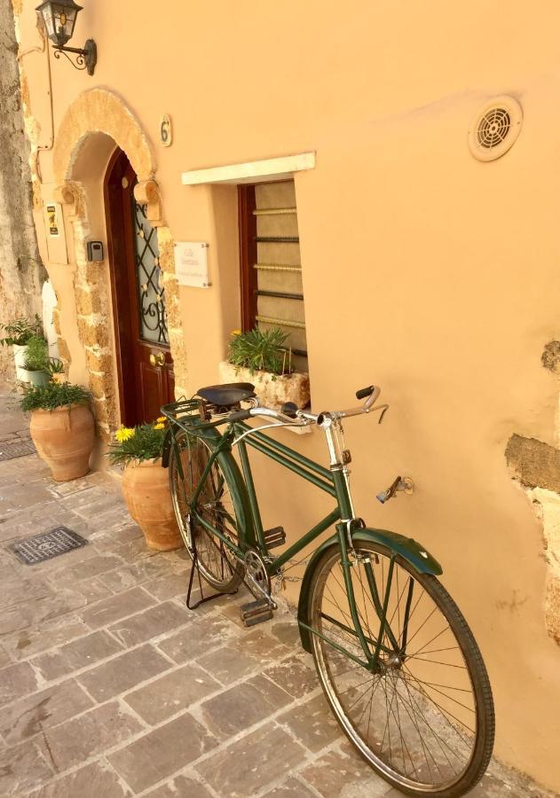 Calle Veneziana Chrissi Akti Chania Exterior foto