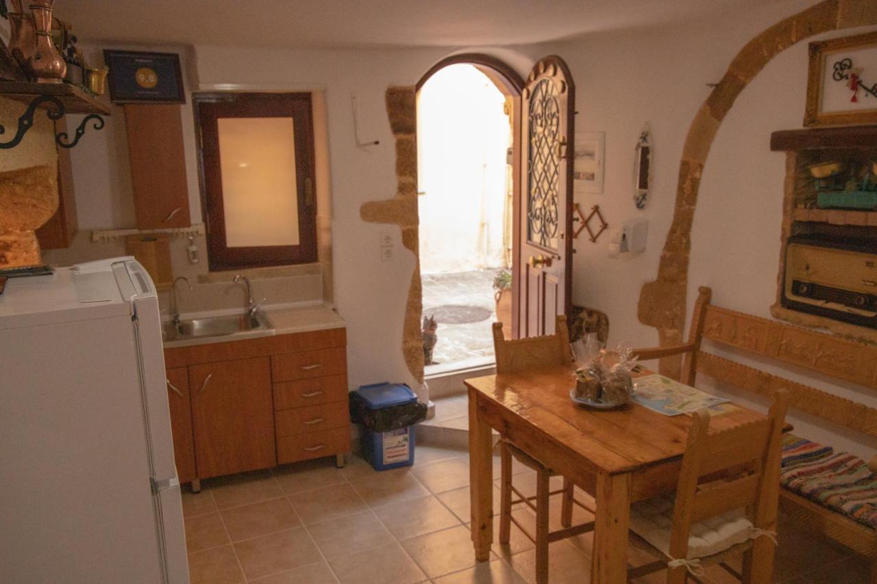 Calle Veneziana Chrissi Akti Chania Exterior foto