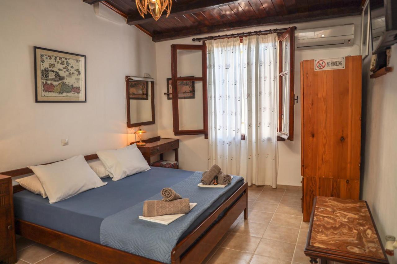 Calle Veneziana Chrissi Akti Chania Exterior foto