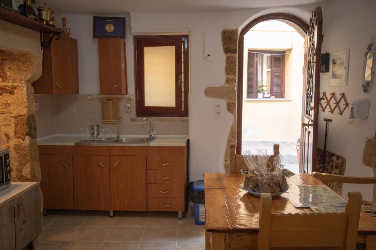 Calle Veneziana Chrissi Akti Chania Exterior foto